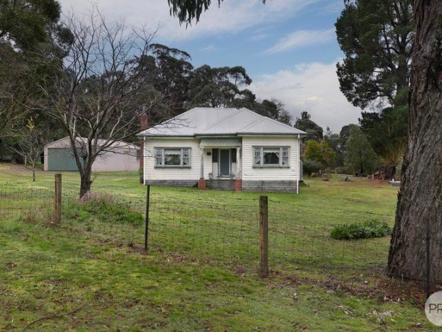 Charming Country Cottage on 3,000m² Approx