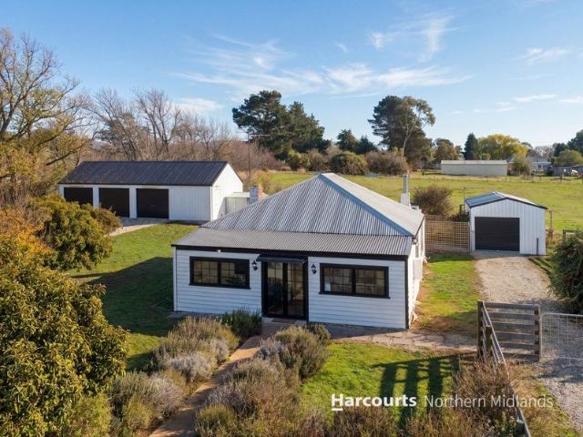 Charming Country Cottage on Over 7,200m²