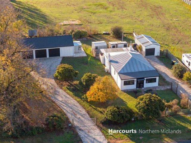 Charming Country Cottage on Over 7,200m²