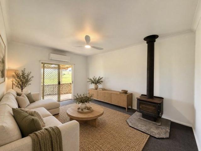 Charming Country Cottage with River Views