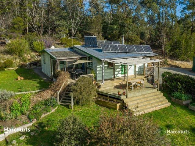 Charming Country Cottage with Stunning Huon Valley Views