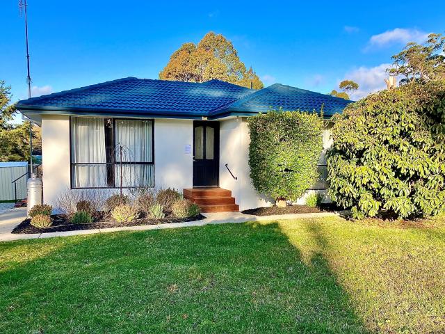 Charming Country Home in a Peaceful Trentham Setting