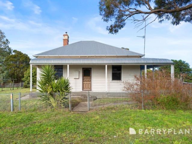 Charming Country Home on 5 Acres Minutes from Korumburra