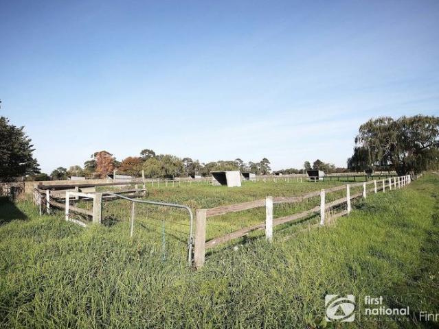 Charming Country Lifestyle on Approx. 43 Acres –Equestrian Facilities
