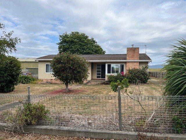Charming Country Living Just Minutes from Derby!