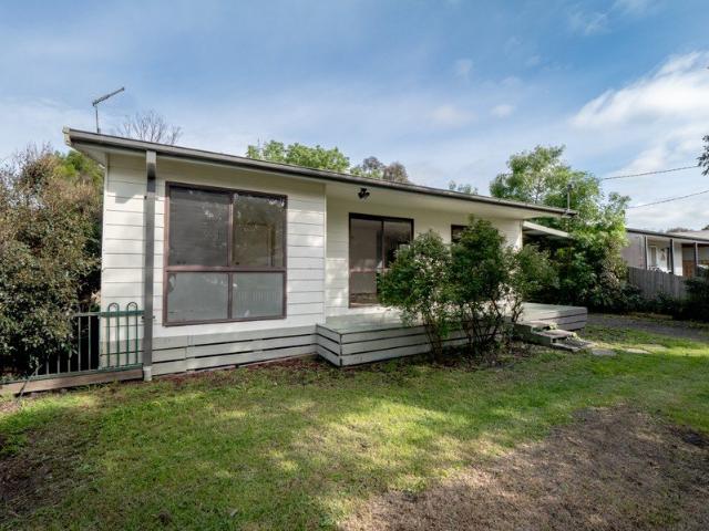 Charming Country Living on a Generous 737m² Allotment