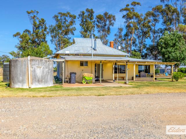 Charming Country Retreat– Perfect for Hobby Farmers and Nature Lovers!