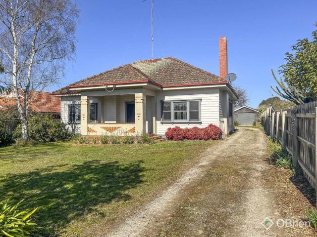 CHARMING COUNTRY STYLE HOME WITH MODERN COMFORTS