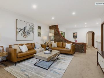 Charming courtyard home in a convenient locale'!