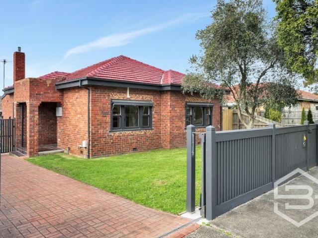 Charming Classic with Desirable Proximity
