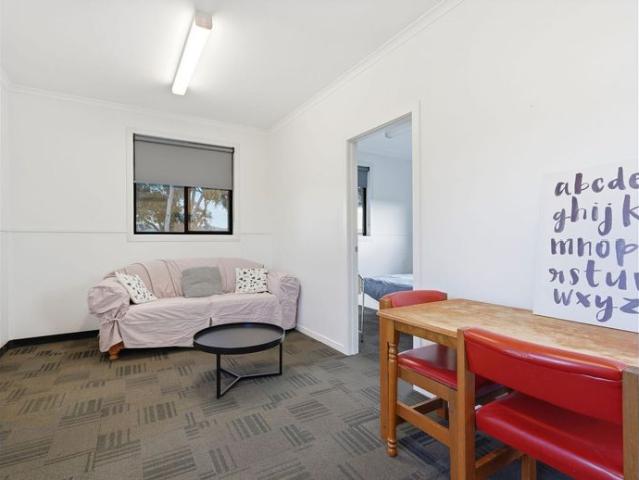 Charming & Classy One Bedroom Retreat in Bothwell