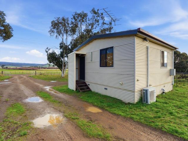 Charming & Classy One Bedroom Retreat in Bothwell
