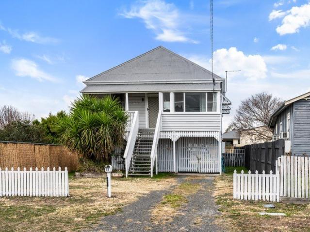 Charming Clifton Cottage with Dual Street Access