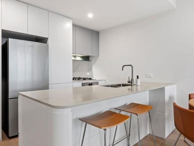 CHARMING & CRACKING APARTMENT IN OUTSTANDING LOCATION