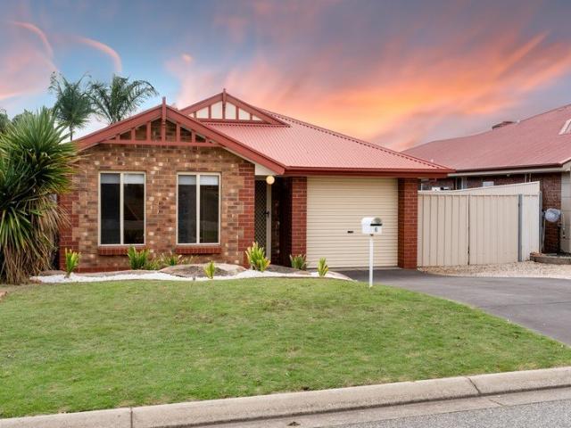 Charming Cul de Sac Living in Blakeview Perfect for Investors & Families!