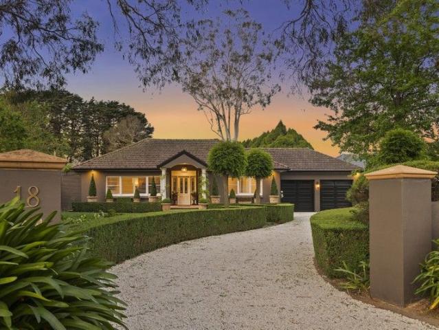 Charming designer smart north to rear one level home