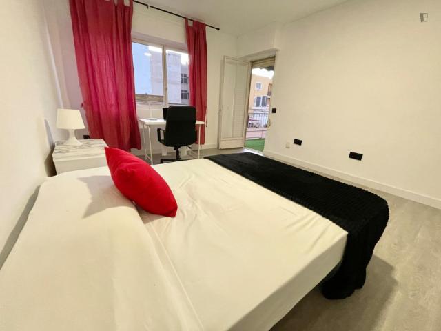 Charming double bedroom with a balcony, in San Vicente del Raspeig