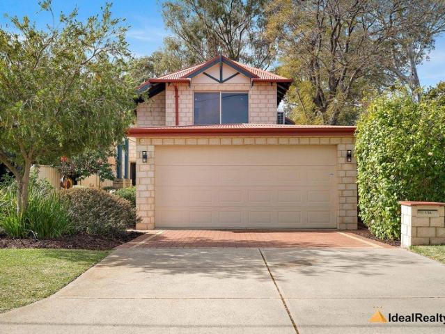CHARMING DOUBLE STOREY RESIDENCE WITH PARK VIEWS & RSHZ