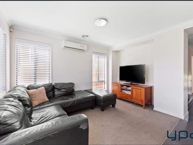 Charming Double Story Home in Prime Family Location!
