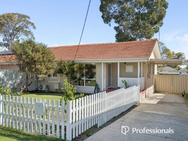 CHARMING DUPLEX WITH A SPACIOUS BACKYARD