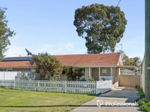 CHARMING DUPLEX WITH A SPACIOUS BACKYARD