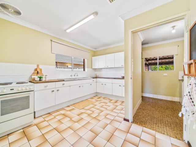 Charming Duplex with Endless Possibilities Live In, Invest or Develop!
