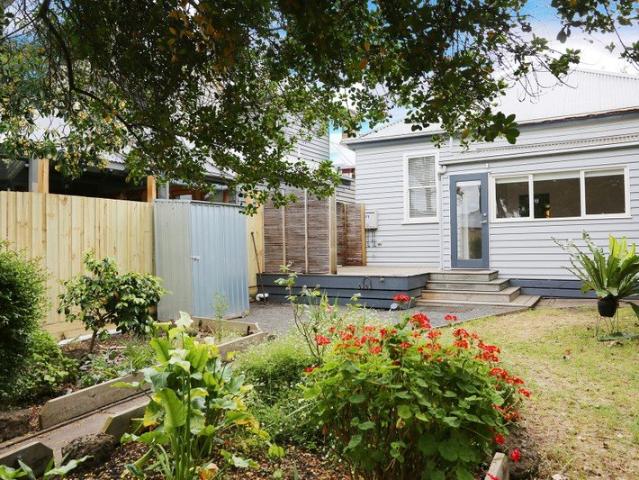 Charming East Geelong Living in an Unbeatable Location