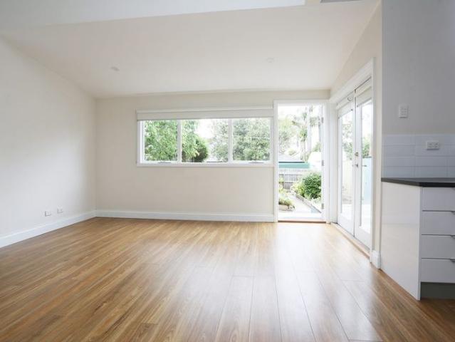 Charming East Geelong Living in an Unbeatable Location
