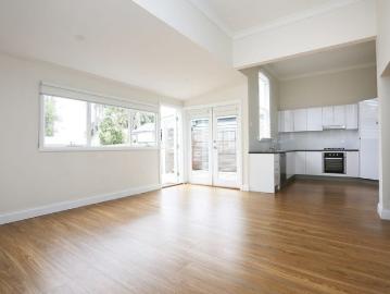 Charming East Geelong Living in an Unbeatable Location