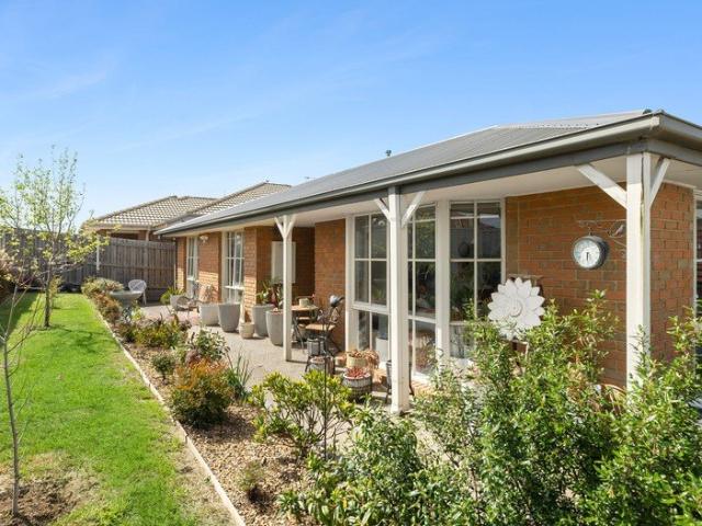 Charming, Easy Living in a Great Darley Location