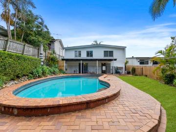 Charming, Elevated Family Home on 622sqm