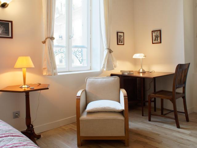 Charming Elegant Warm 1B Flat, 592 Ft, Montmartre
