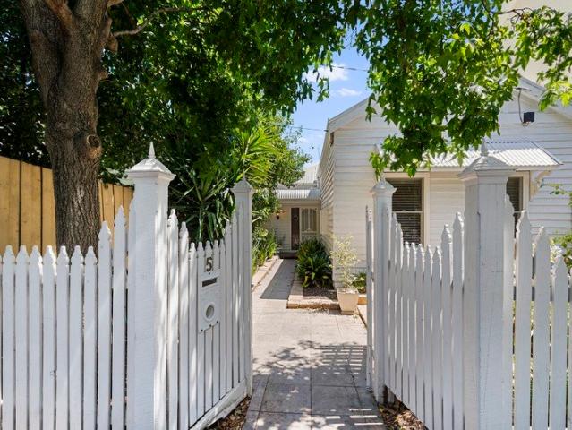 Charming Elwood Gem in a Quiet Community Pocket