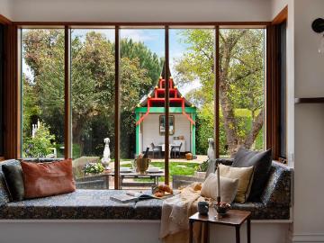 Charming English inspired home in a Private Garden Sanctuary