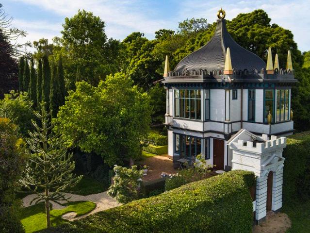 Charming English inspired home in a Private Garden Sanctuary