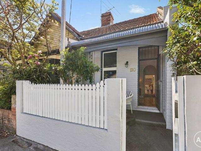Charming Entry Level Terrace with Private Garden Courtyard