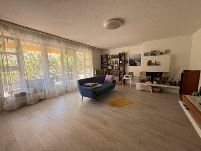 charming, family friendly 4.5 room garden apartment in a prime residential area