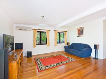 Beachside Family Home in a Prime Location