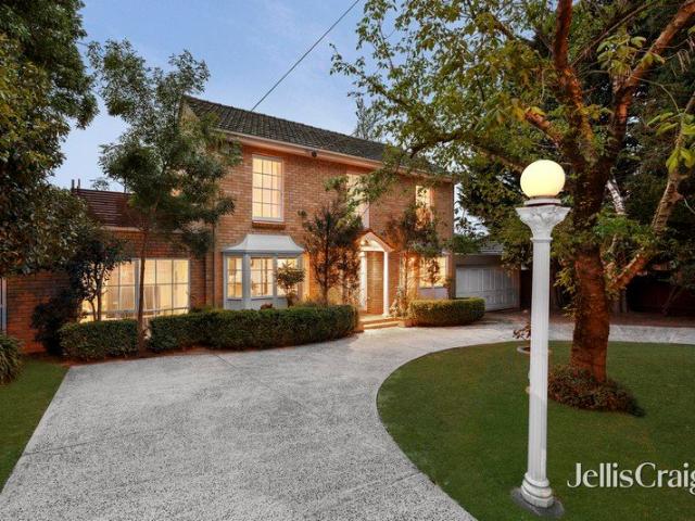 Charming Family Home, 350m walk to station!