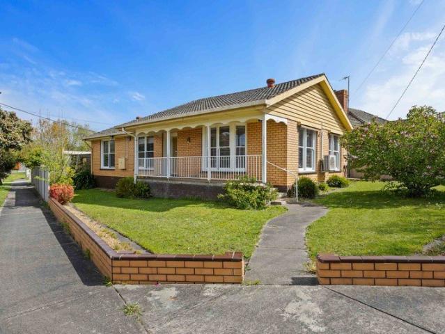 Charming Family Home with Modern Updates in Sought After Ballarat North!