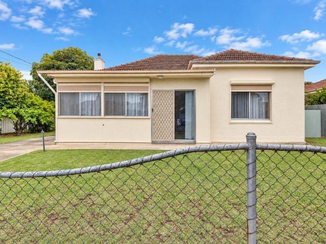 Charming Family Home with a Spacious Backyard in Enfield
