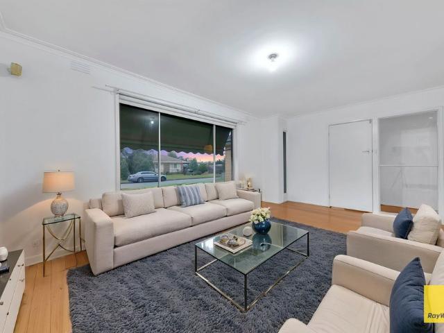 Charming Family Home with Large Backyard in a Prime Hoppers Crossing Location!