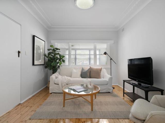 Charming Family Home with Pool in Prime Bardwell Park Location