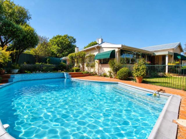 Charming Family Home with Pool – To Let