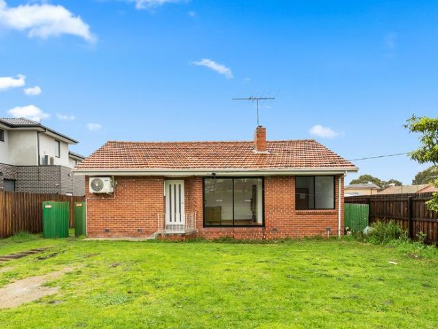 Charming Family Home with Renovated Kitchen & Spacious Backyard