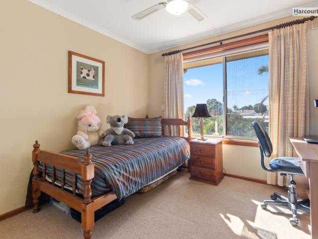 Charming Family Home with Stunning Sea Views!