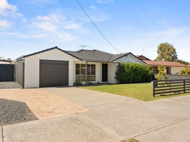 CHARMING FAMILY HOME WITH SPARKLING POOL AND GREAT SIDE ACCESS!