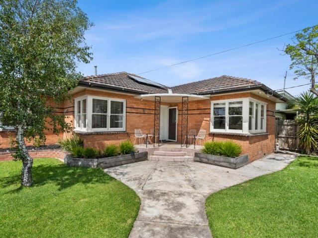 Charming Family Home with Versatile Bungalow