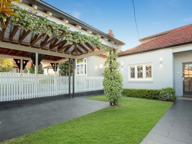 Charming Family Home with 3 bedroom & study
