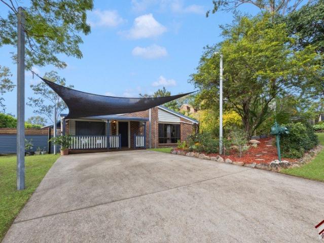 Charming Family Home Cul de sac living with 3 bedrooms + Office + Studio Shed